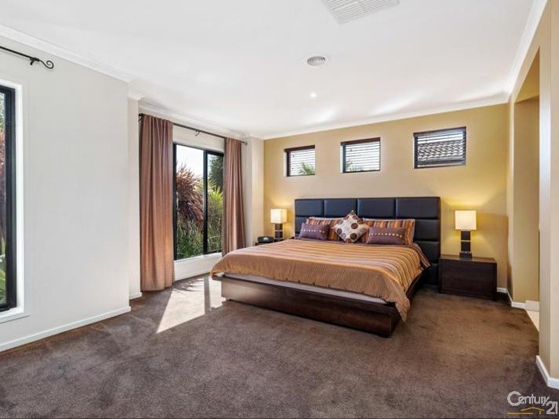 1 Caldicott Crescent, Point Cook VIC 3030