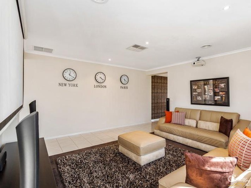 1 Caldicott Crescent, Point Cook VIC 3030