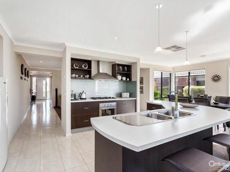 1 Caldicott Crescent, Point Cook VIC 3030