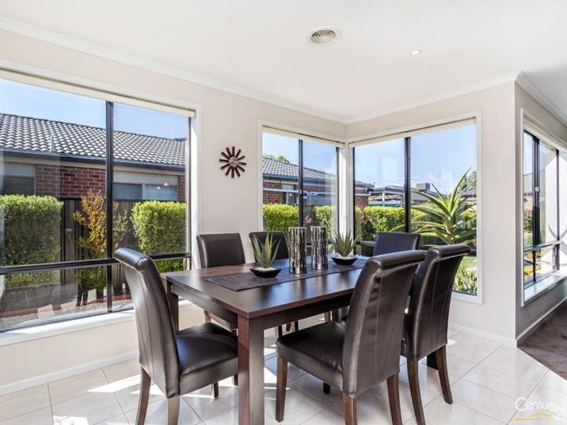 1 Caldicott Crescent, Point Cook VIC 3030
