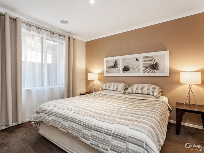 1 Caldicott Crescent, Point Cook VIC 3030