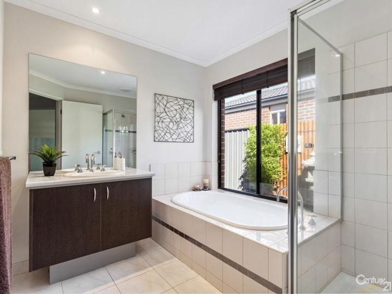 1 Caldicott Crescent, Point Cook VIC 3030