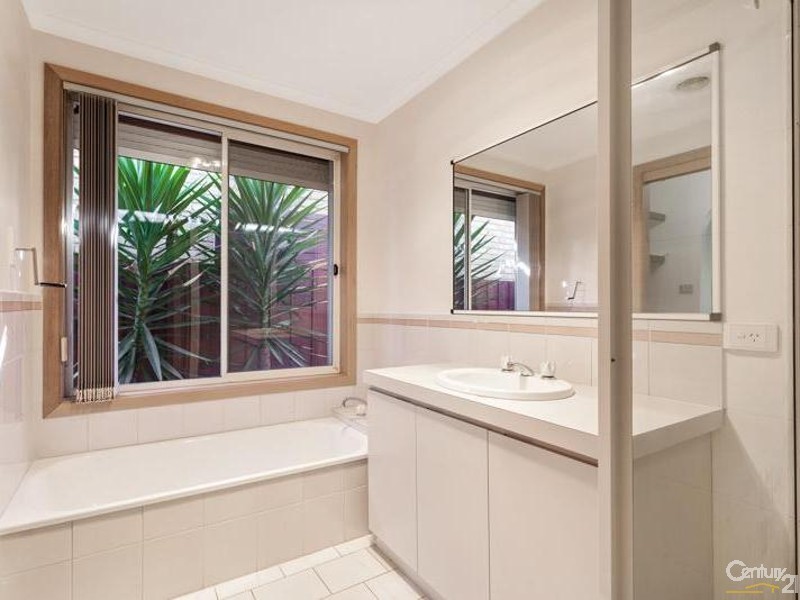 12 Thames Boulevard, Werribee VIC 3030