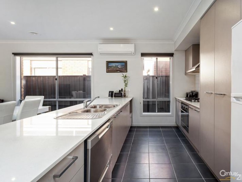 28 Atkinson Close, Point Cook VIC 3030