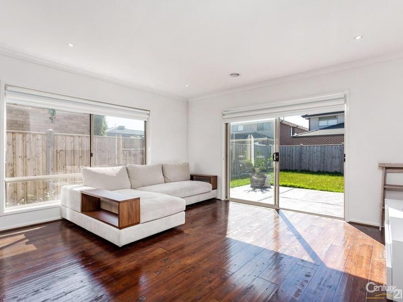 34 Hugo Drive, Point Cook VIC 3030