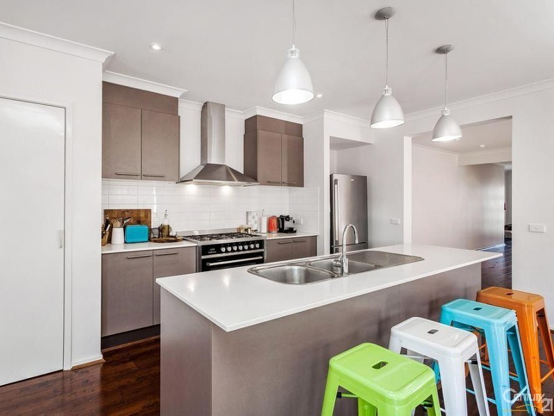 34 Hugo Drive, Point Cook VIC 3030
