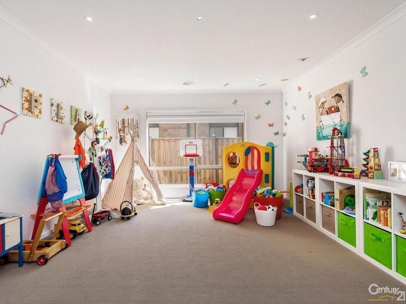 34 Hugo Drive, Point Cook VIC 3030