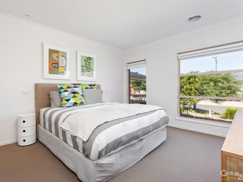 34 Hugo Drive, Point Cook VIC 3030