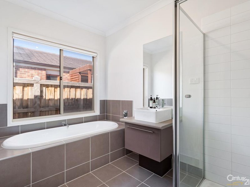 34 Hugo Drive, Point Cook VIC 3030