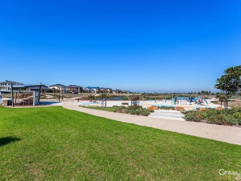 34 Hugo Drive, Point Cook VIC 3030