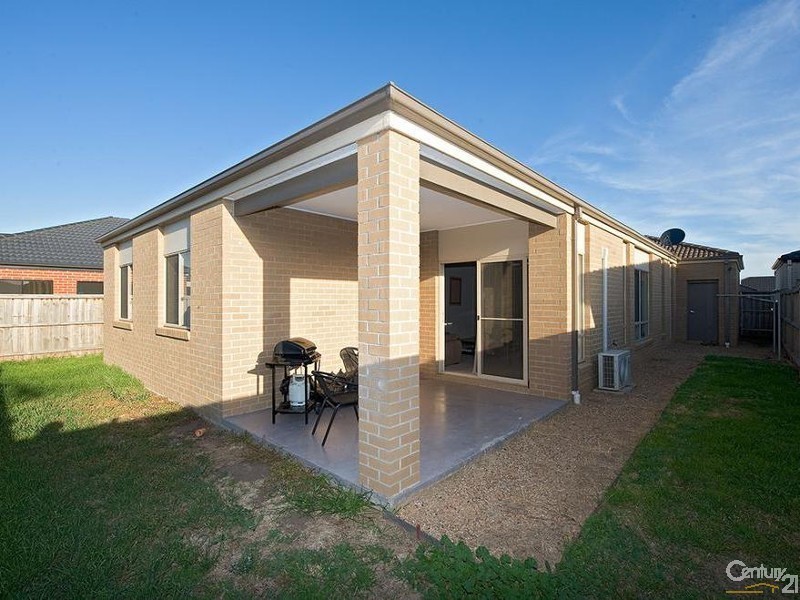 102 Yuruga Boulevard, Point Cook VIC 3030