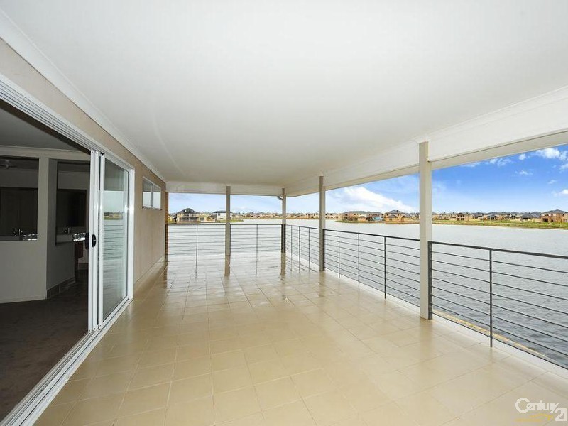13 Seaview Point, Sanctuary Lakes VIC 3030