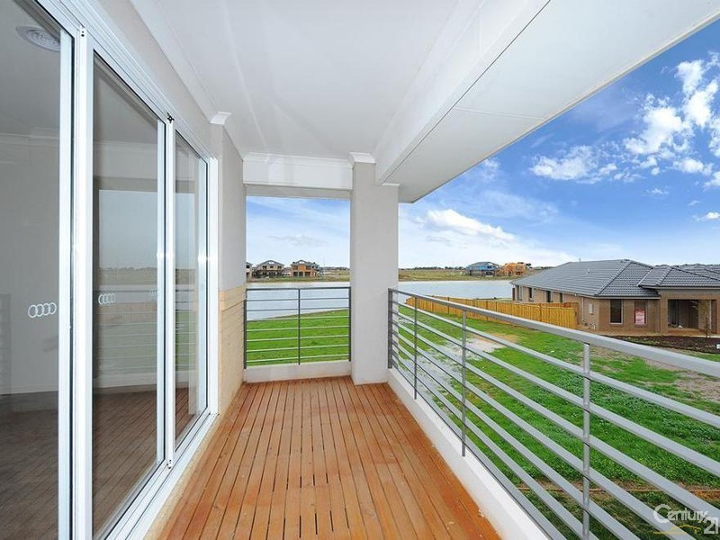13 Seaview Point, Sanctuary Lakes VIC 3030