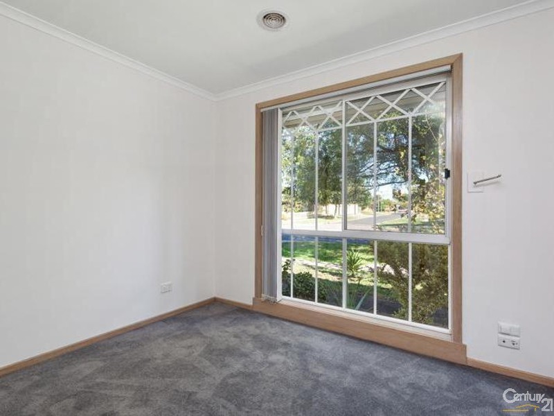 12 Thames Boulevard, Werribee VIC 3030