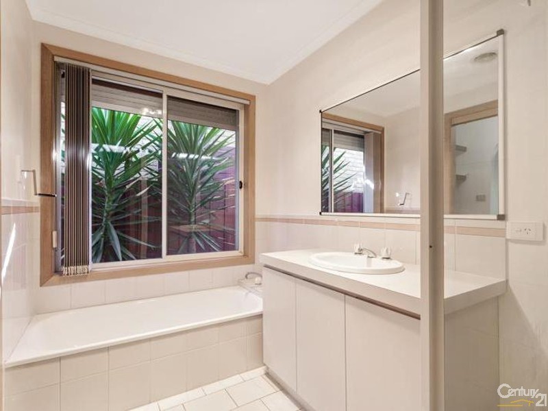 12 Thames Boulevard, Werribee VIC 3030