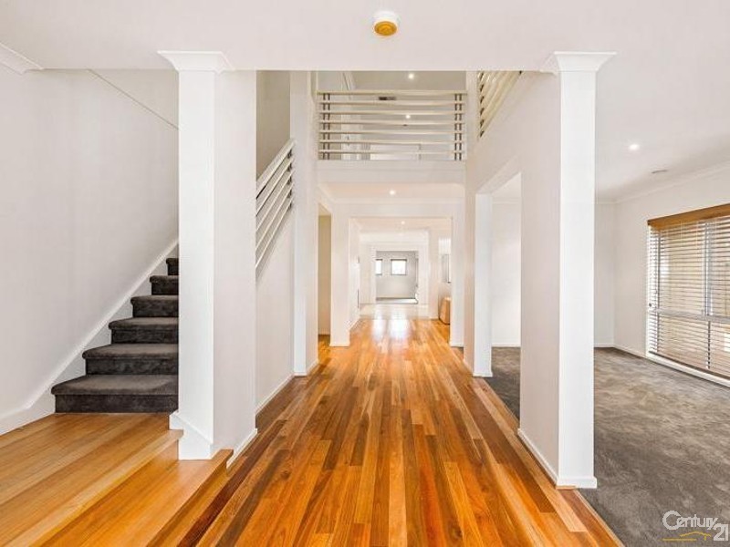 25 Seaview Point, Sanctuary Lakes VIC 3030