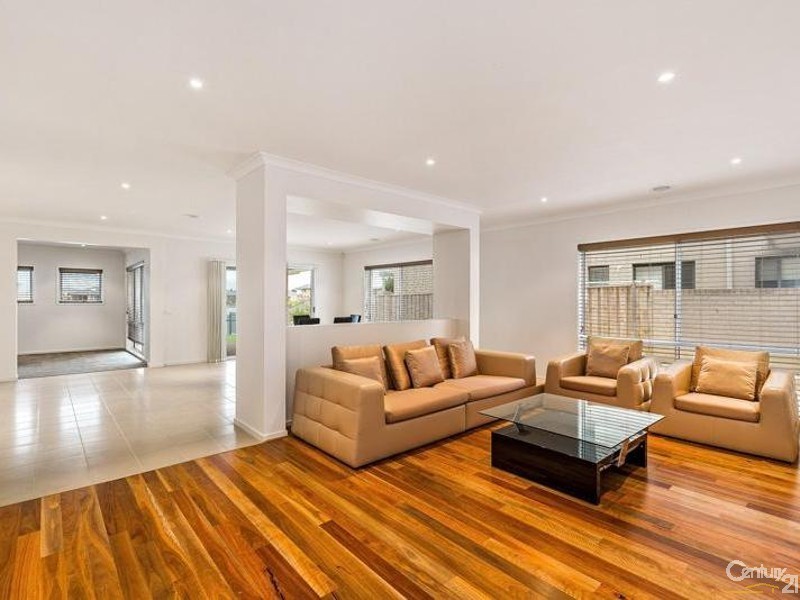 25 Seaview Point, Sanctuary Lakes VIC 3030