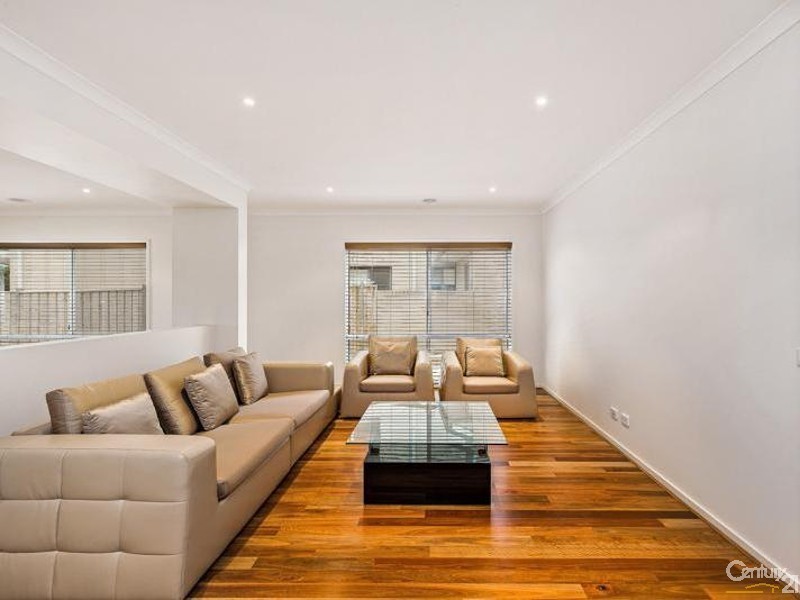 25 Seaview Point, Sanctuary Lakes VIC 3030