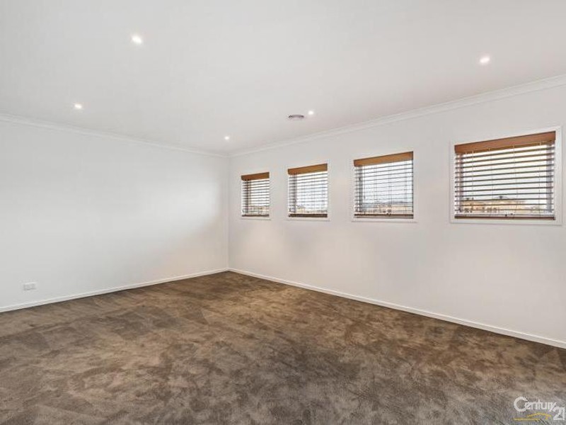 25 Seaview Point, Sanctuary Lakes VIC 3030