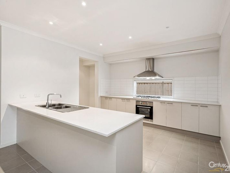 25 Seaview Point, Sanctuary Lakes VIC 3030