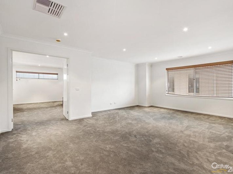 25 Seaview Point, Sanctuary Lakes VIC 3030