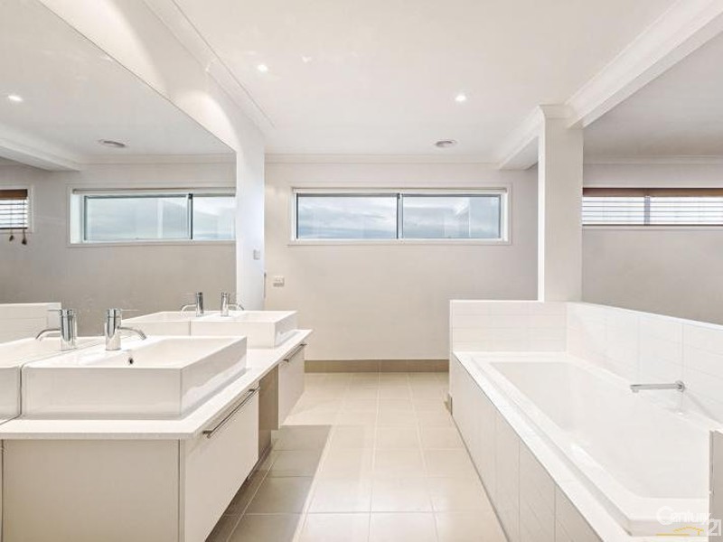 25 Seaview Point, Sanctuary Lakes VIC 3030