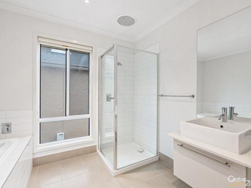 25 Seaview Point, Sanctuary Lakes VIC 3030