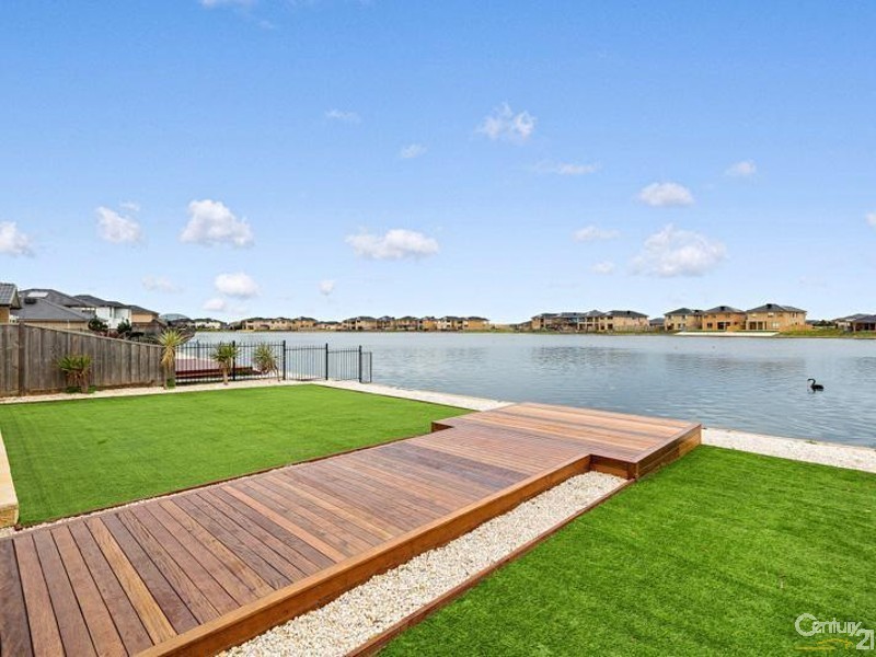 25 Seaview Point, Sanctuary Lakes VIC 3030