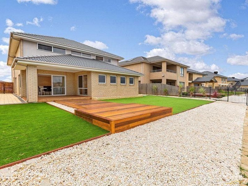 25 Seaview Point, Sanctuary Lakes VIC 3030