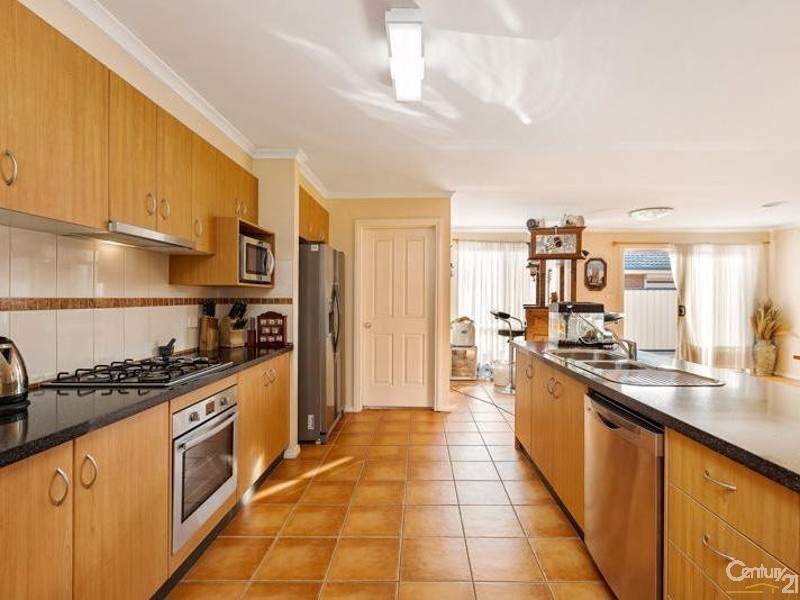 29 Inverloch Drive, Point Cook VIC 3030