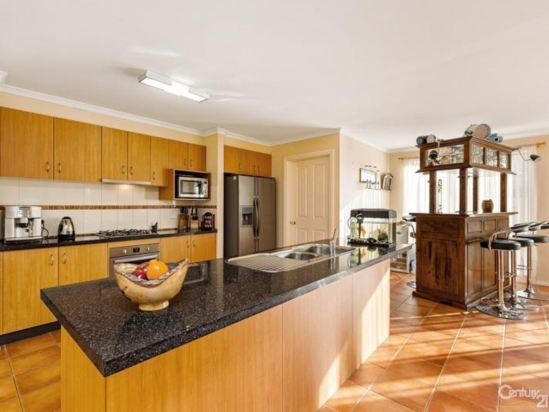 29 Inverloch Drive, Point Cook VIC 3030