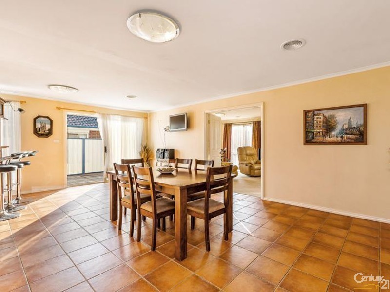 29 Inverloch Drive, Point Cook VIC 3030