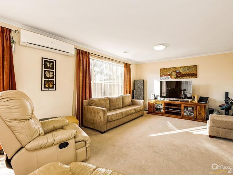 29 Inverloch Drive, Point Cook VIC 3030