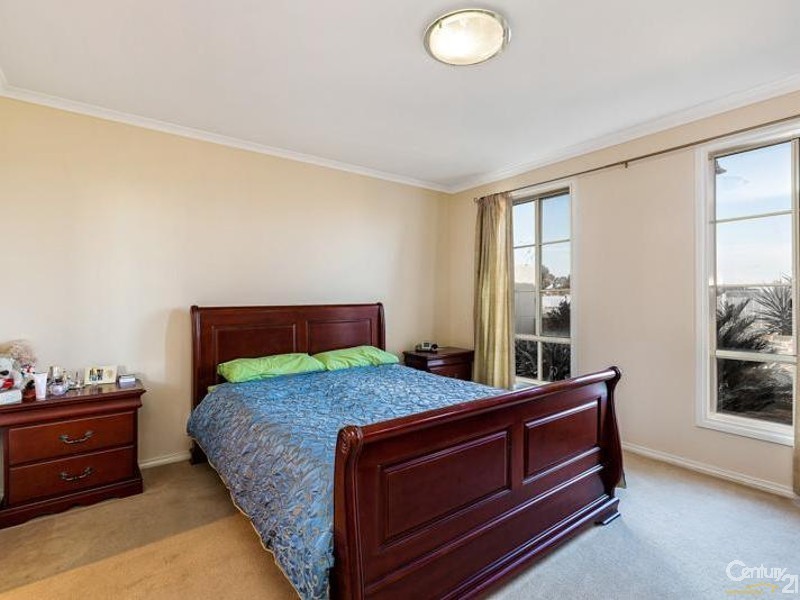 29 Inverloch Drive, Point Cook VIC 3030