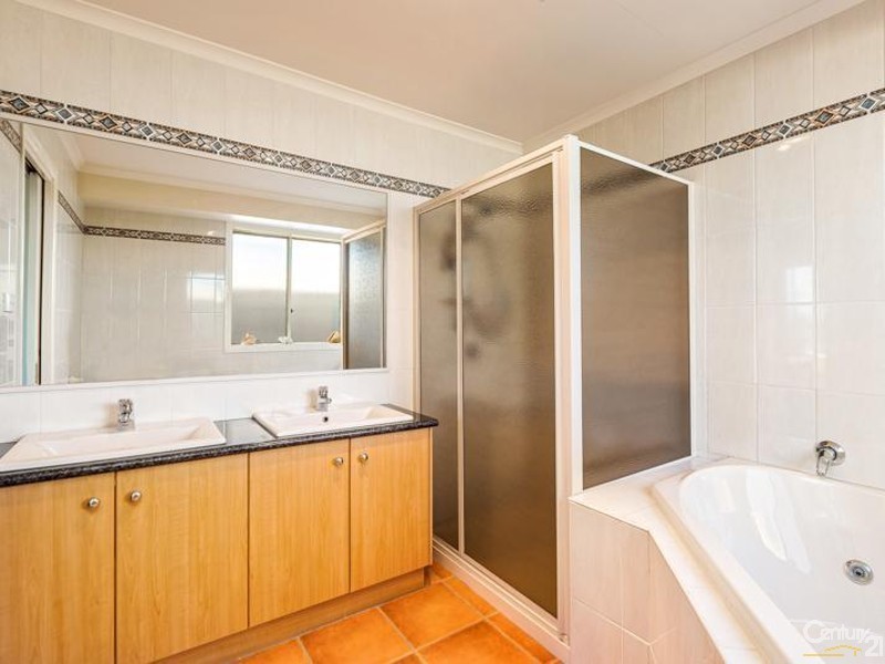 29 Inverloch Drive, Point Cook VIC 3030
