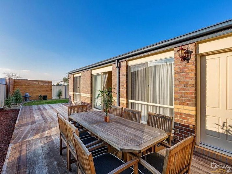 29 Inverloch Drive, Point Cook VIC 3030