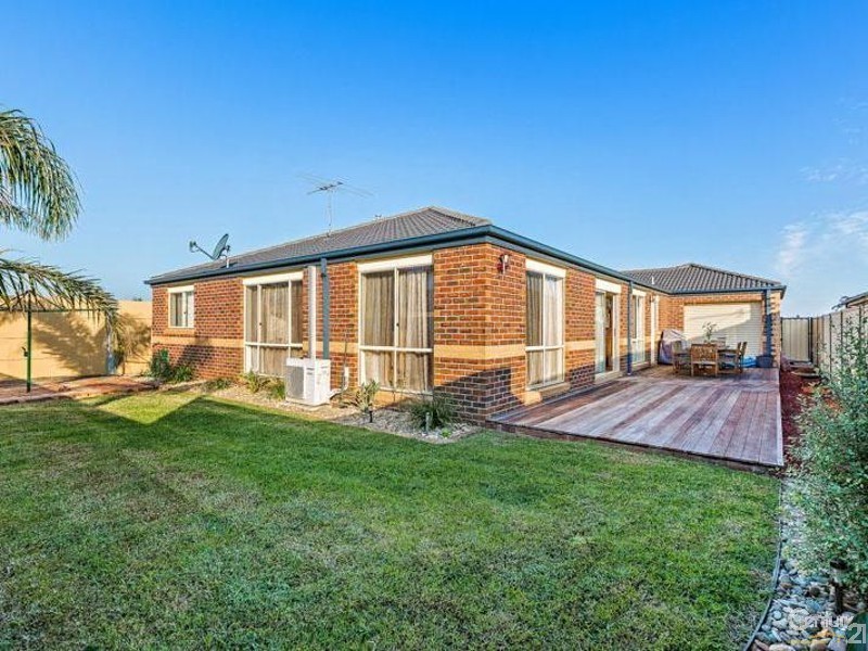 29 Inverloch Drive, Point Cook VIC 3030