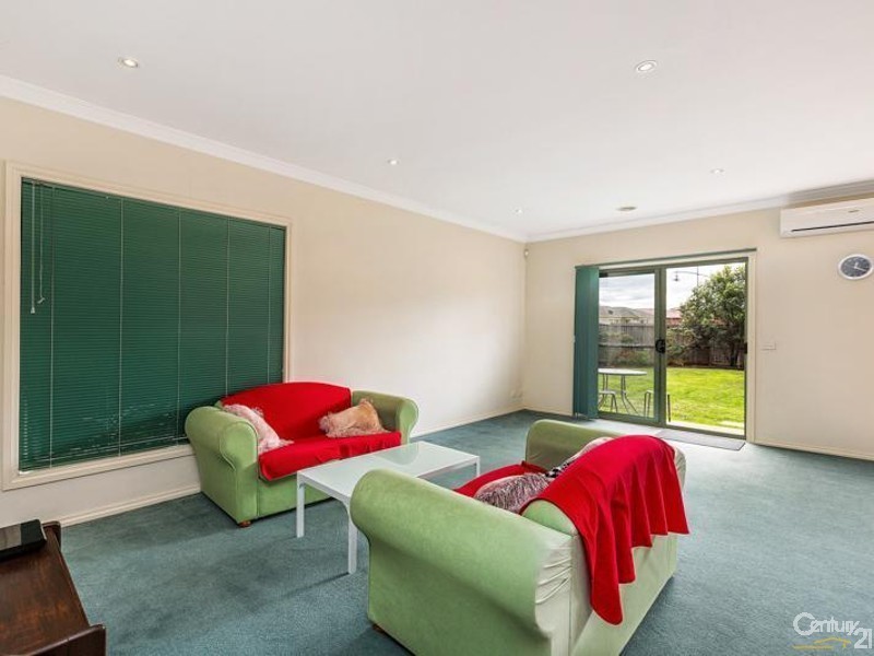 76 Shaftsbury Boulevard, Point Cook VIC 3030