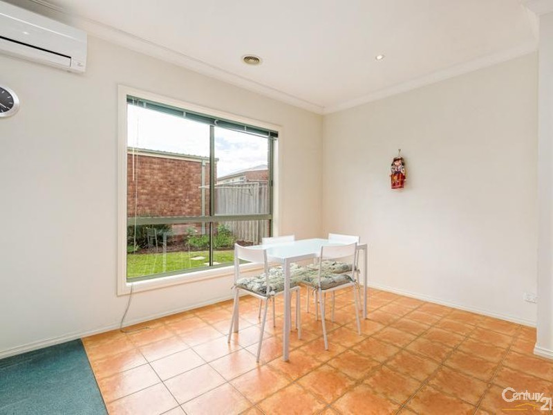 76 Shaftsbury Boulevard, Point Cook VIC 3030