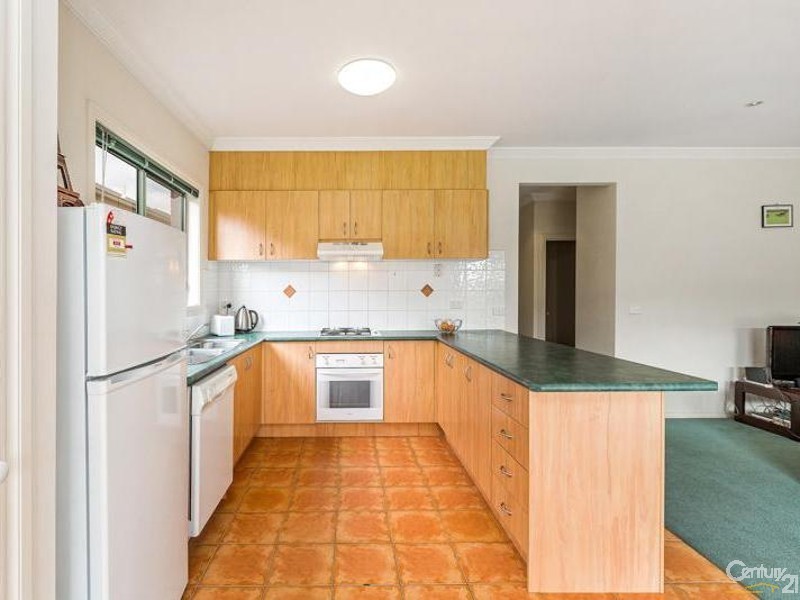 76 Shaftsbury Boulevard, Point Cook VIC 3030