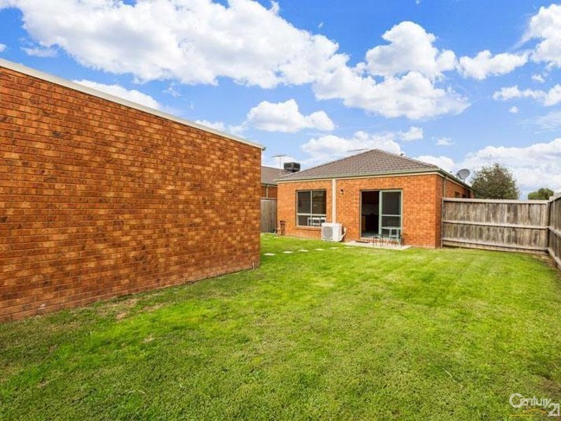 76 Shaftsbury Boulevard, Point Cook VIC 3030