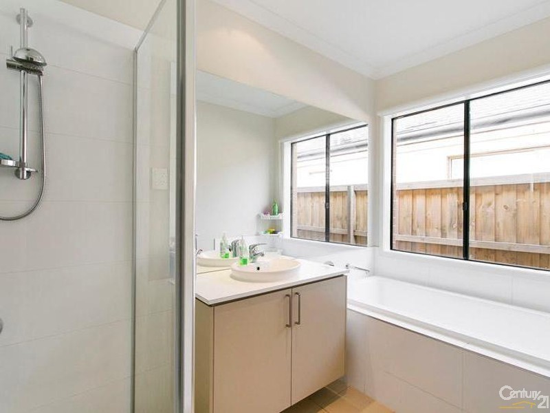 42 Tristania Drive, Point Cook VIC 3030