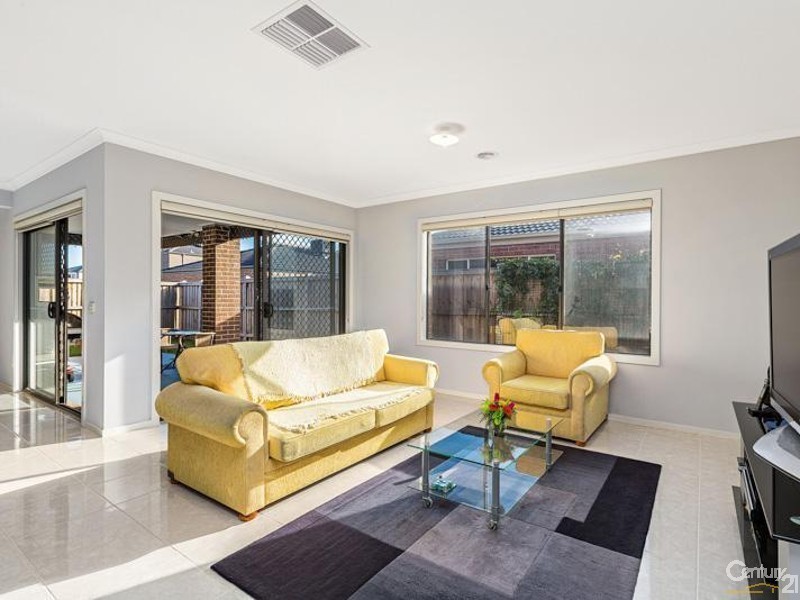 13 Royal Circuit, Point Cook VIC 3030