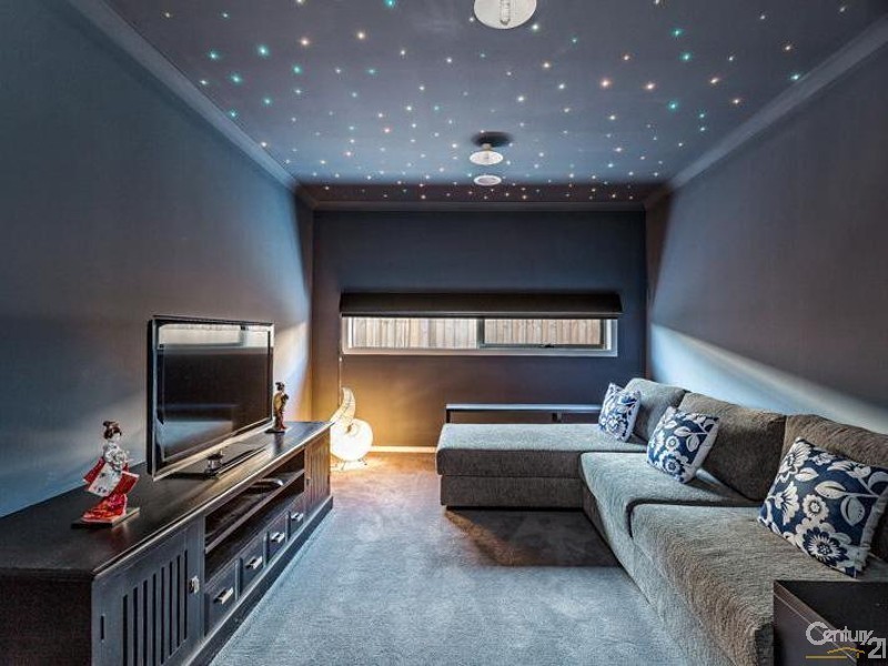 13 Royal Circuit, Point Cook VIC 3030