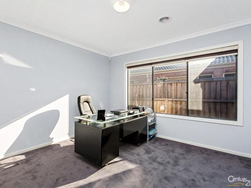 13 Royal Circuit, Point Cook VIC 3030