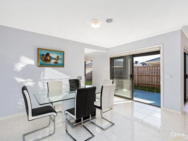 13 Royal Circuit, Point Cook VIC 3030