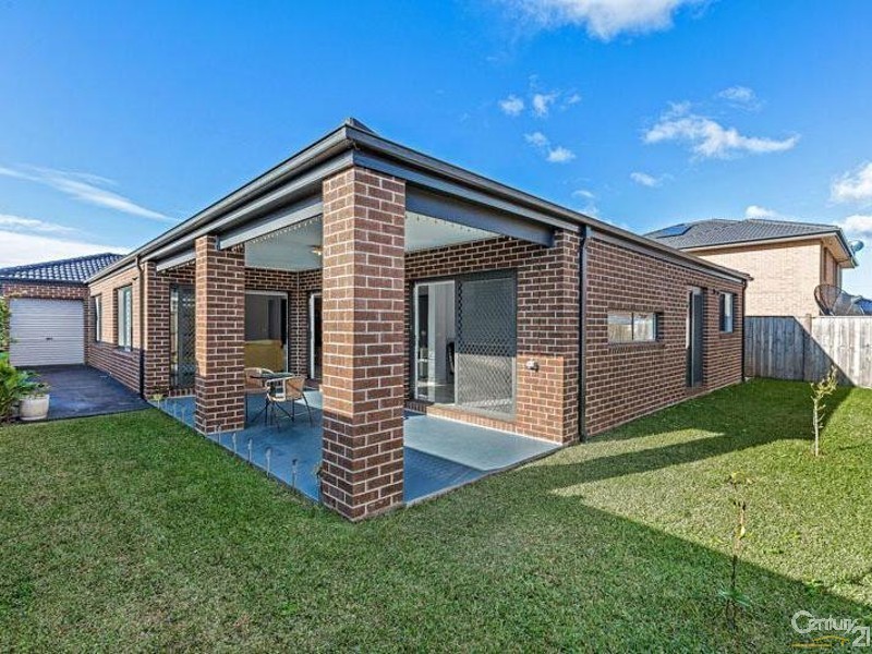 13 Royal Circuit, Point Cook VIC 3030