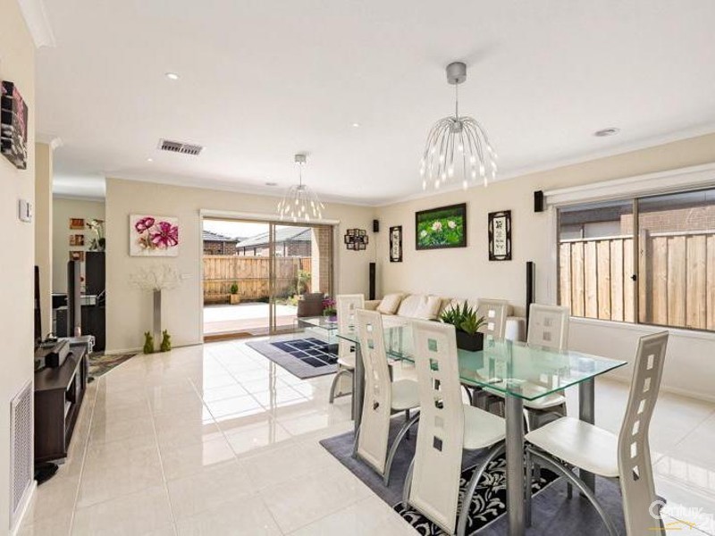 29 Martaban Crescent, Point Cook VIC 3030