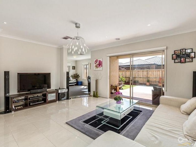 29 Martaban Crescent, Point Cook VIC 3030