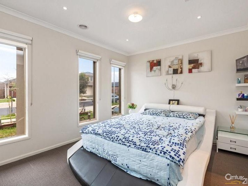 29 Martaban Crescent, Point Cook VIC 3030